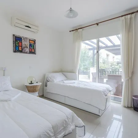 Luxury Pool In Paphos Coral Bay Apartment *