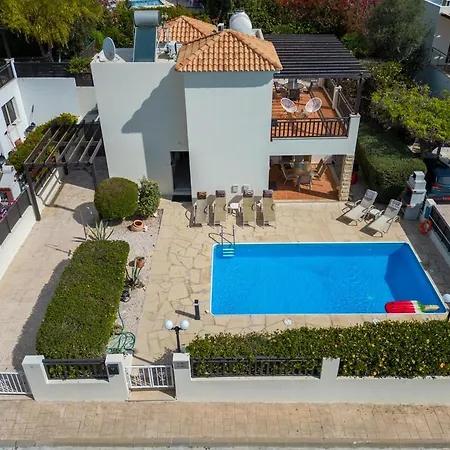 Luxury Pool In Paphos Coral Bay アパート ペイヤ