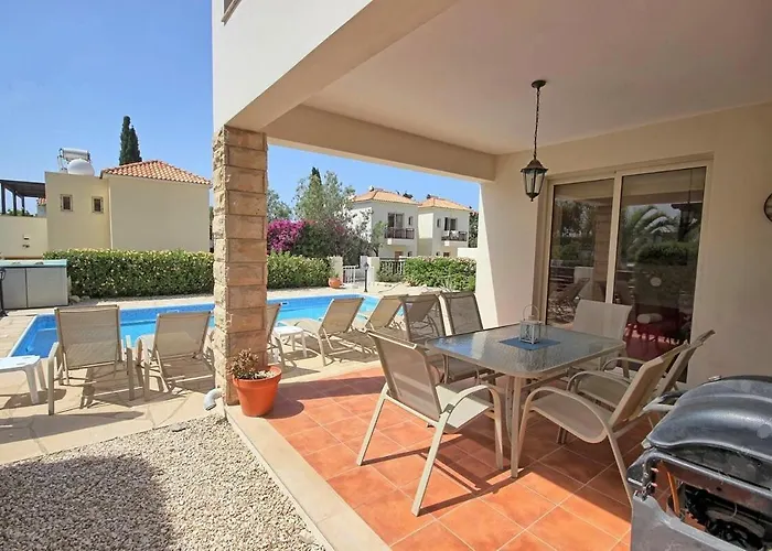 Luxury Pool In Paphos Coral Bay *