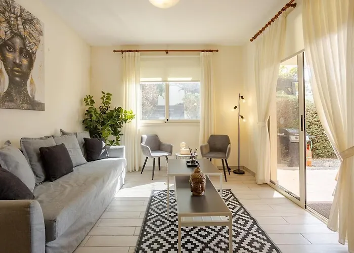 アパート Luxury Pool In Paphos Coral Bay ペイヤ