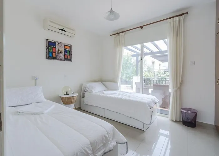 Luxury Pool In Paphos Coral Bay Apartment *