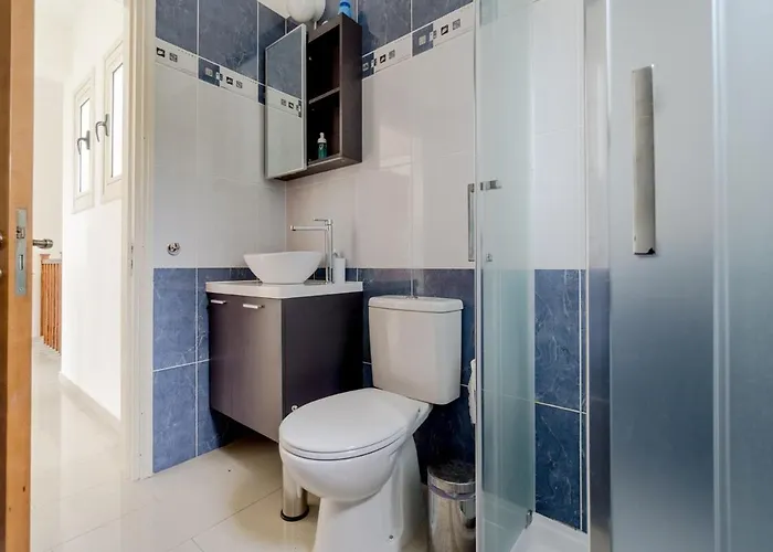 Luxury Pool In Paphos Coral Bay *