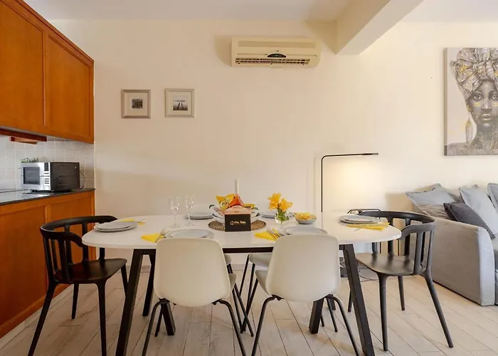 Luxury Pool In Paphos Coral Bay ペイヤ