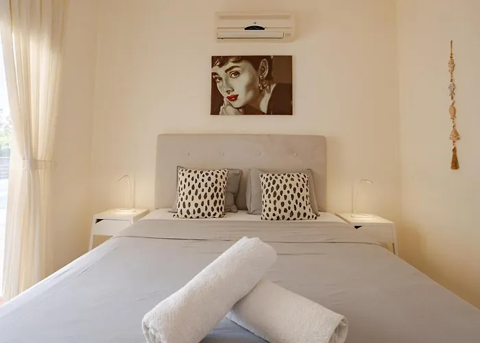 Luxury Pool In Paphos Coral Bay Apartment