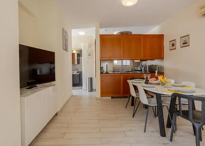 Apartment Luxury Pool In Paphos Coral Bay